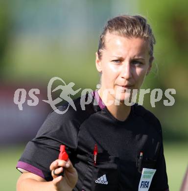 Fussball Testspiel. SK Austria Klagenfurt gegen Domzale. Schiedsrichterin Senka Omerhodzic. Schiefling, am 8.7.2012.
Foto: Kuess
---
pressefotos, pressefotografie, kuess, qs, qspictures, sport, bild, bilder, bilddatenbank