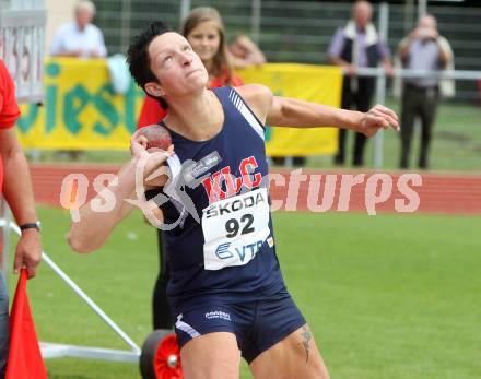 Leichtathletik. Oesterreichische Meisterschaften.  Kugelstossen. Veronika Watzek. KLagenfurt, am 22.7.2012.
Foto: Kuess
---
pressefotos, pressefotografie, kuess, qs, qspictures, sport, bild, bilder, bilddatenbank