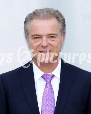 Fussball. Regionalliga. SK Austria Klagenfurt. Mannschaftsfototermin.   Portrait.  Praesident Peter Svetits. Klagenfurt, 26.7.2012.
Foto: Kuess
---
pressefotos, pressefotografie, kuess, qs, qspictures, sport, bild, bilder, bilddatenbank