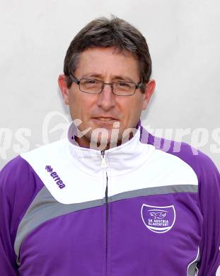 Fussball. Regionalliga. SK Austria Klagenfurt. Mannschaftsfototermin.   Portrait.  Masseur Bernd Sterniczky. Klagenfurt, 26.7.2012.
Foto: Kuess
---
pressefotos, pressefotografie, kuess, qs, qspictures, sport, bild, bilder, bilddatenbank