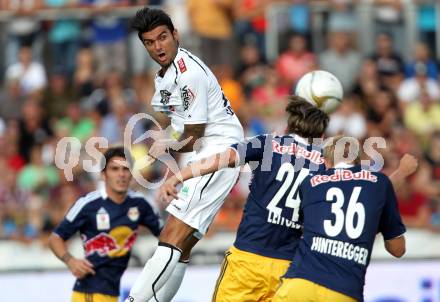 Fussball. Bundesliga. RZ Pellets WAC gegen FC Red Bull Salzburg. Solano,  (WAC), Christoph Leitgeb, Martin Hinteregger (Salzburg). Wolfsberg, 4.8.2012.
Foto: Kuess

---
pressefotos, pressefotografie, kuess, qs, qspictures, sport, bild, bilder, bilddatenbank