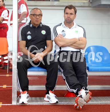 Fussball Testspiel. RZ Pellets WAC gegen VfL Wolfsburg. Trainer Felix Magath, Assistenztrainer Bernd Hollerbach (Wolfsburg). Wolfsberg, 7.8.2012.
Foto: Kuess
---
pressefotos, pressefotografie, kuess, qs, qspictures, sport, bild, bilder, bilddatenbank