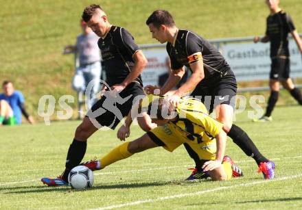 Fussball Kaerntner Liga. Koettmannsdorf gegen Drautal. Christian Hutter (Koettmannsdorf),  Globotschnig Daniel, Plattner Manuel (Drautal). Koettmannsdorf, am 12.8.2012.
Foto: Kuess

---
pressefotos, pressefotografie, kuess, qs, qspictures, sport, bild, bilder, bilddatenbank