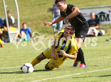 Fussball Kaerntner Liga. Koettmannsdorf gegen Drautal. Christian Hutter (Koettmannsdorf),   Plattner Manuel (Drautal). Koettmannsdorf, am 12.8.2012.
Foto: Kuess
---
pressefotos, pressefotografie, kuess, qs, qspictures, sport, bild, bilder, bilddatenbank