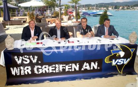EBEL. Eishockey Bundesliga. Pressekonferenz VSV. Guenther Albel (Vizebuergermeister Villach), Gilbert Isep, Trainer Hannu Jaervenpaeae, Giuseppe Mion. Velden, am 14.8.2012.
Foto: Kuess
---
pressefotos, pressefotografie, kuess, qs, qspictures, sport, bild, bilder, bilddatenbank