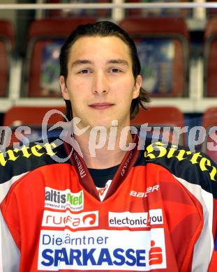 EBEL Eishockey Bundesliga. KAC. Mannschaftsfototermin. Portrait. Harand Patrick. Klagenfurt, 28.8.2012.
Foto: Kuess
---
pressefotos, pressefotografie, kuess, qs, qspictures, sport, bild, bilder, bilddatenbank