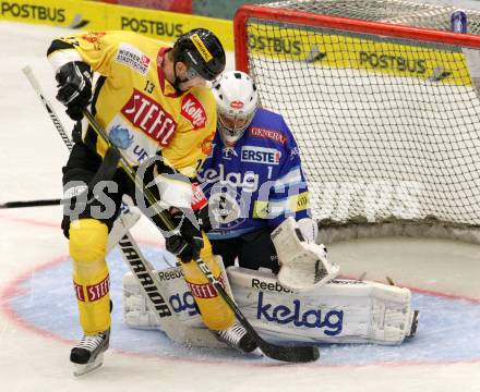 EBEL. Eishockey Bundesligal. EC VSV gegen UPC Vienna Capitals.  Jean Philippe Lamoureux,  (VSV), Zdenek Blatny (Caps). Villach, am 14.9.2012.
Foto: Kuess 


---
pressefotos, pressefotografie, kuess, qs, qspictures, sport, bild, bilder, bilddatenbank