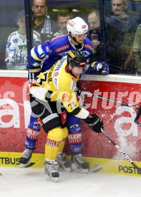 EBEL. Eishockey Bundesligal. EC VSV gegen UPC Vienna Capitals. Stefan Bacher,  (VSV), Markus Schlacher (Caps). Villach, am 14.9.2012.
Foto: Kuess 


---
pressefotos, pressefotografie, kuess, qs, qspictures, sport, bild, bilder, bilddatenbank