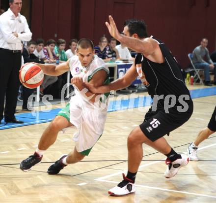 Basketball. OEBV Cup. KOS Klagenfurt Celovec gegen Guessing Knights. Gasper Jaromen ( KOS), Aleksander Djuric (Guessing). Klagenfurt, am 22.9.2012.
Foto: Kuess
---
pressefotos, pressefotografie, kuess, qs, qspictures, sport, bild, bilder, bilddatenbank