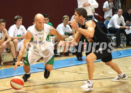 Basketball. OEBV Cup. KOS Klagenfurt Celovec gegen Guessing Knights. Davor Sattler ( KOS), Manuel Jandrasits (Guessing). Klagenfurt, am 22.9.2012.
Foto: Kuess
---
pressefotos, pressefotografie, kuess, qs, qspictures, sport, bild, bilder, bilddatenbank