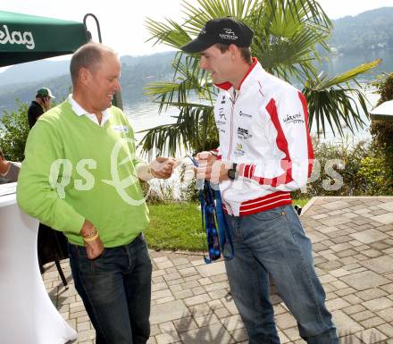 Kaernten Sport Package Uebergabe.  Wolfgang Dabernig, Christian Troger (Behindertensport). Forstsee, 24.9.2012.
Foto: Kuess
---
pressefotos, pressefotografie, kuess, qs, qspictures, sport, bild, bilder, bilddatenbank