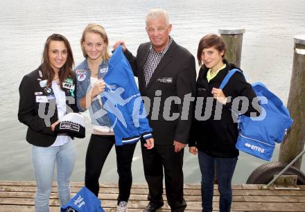 Kaernten Sport Package Uebergabe.  Lara Vadlau (Segeln), Lisa Zaiser (Schwimmen), Reinhard Tellian, Lisa Perterer (Triathlon). Forstsee, 24.9.2012.
Foto: Kuess
---
pressefotos, pressefotografie, kuess, qs, qspictures, sport, bild, bilder, bilddatenbank