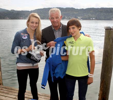 Kaernten Sport Package Uebergabe. Lisa Zaiser (Schwimmen), Reinhard Tellian, Lisa Perterer (Triathlon). Forstsee, 24.9.2012.
Foto: Kuess
---
pressefotos, pressefotografie, kuess, qs, qspictures, sport, bild, bilder, bilddatenbank