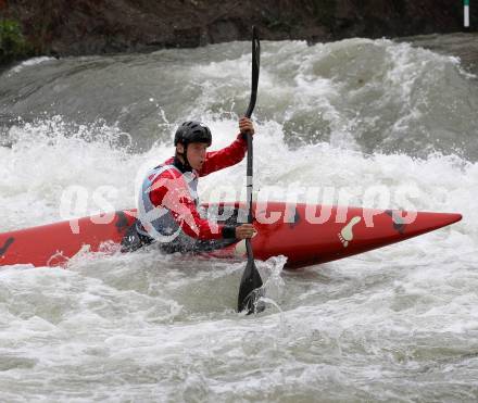 Wildwassersport. Alpe Adria Kanu Slalom Gurk 2012.  Mario Leitner (KC Glanegg).. Klagenfurt, Gurkerbruecke, am 30.9.2012.
Foto: Kuess
---
pressefotos, pressefotografie, kuess, qs, qspictures, sport, bild, bilder, bilddatenbank