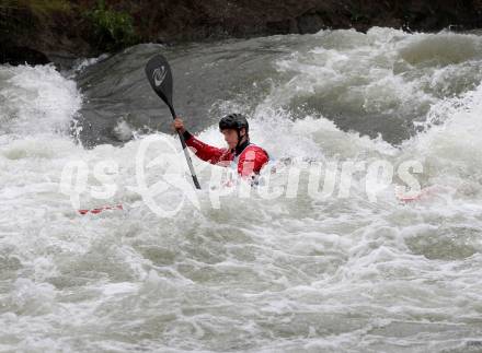 Wildwassersport. Alpe Adria Kanu Slalom Gurk 2012.  Mario Leitner (KC Glanegg). Klagenfurt, Gurkerbruecke, am 30.9.2012.
Foto: Kuess
---
pressefotos, pressefotografie, kuess, qs, qspictures, sport, bild, bilder, bilddatenbank