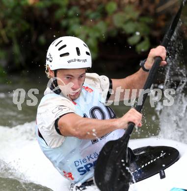 Wildwassersport. Alpe Adria Kanu Slalom Gurk 2012.  Dominik Scherwitzl (KC Glanegg). Klagenfurt, Gurkerbruecke, am 30.9.2012.
Foto: Kuess
---
pressefotos, pressefotografie, kuess, qs, qspictures, sport, bild, bilder, bilddatenbank