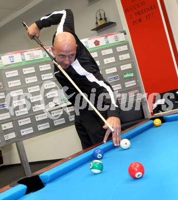 Billard. Einkleidung, Pressekonferenz Team Kaernten.  Georg Hoeberl. Klagenfurt, am 21.9.2012.
Foto: Kuess
---
pressefotos, pressefotografie, kuess, qs, qspictures, sport, bild, bilder, bilddatenbank