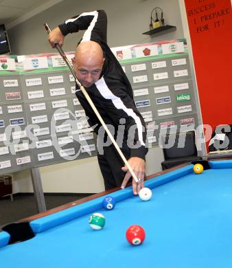 Billard. Einkleidung, Pressekonferenz Team Kaernten.  Georg Hoeberl. Klagenfurt, am 21.9.2012.
Foto: Kuess
---
pressefotos, pressefotografie, kuess, qs, qspictures, sport, bild, bilder, bilddatenbank