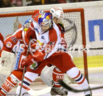 EBEL. Eishockey Bundesliga. EC KAC gegen EC Red Bull Salzburg. Markus Pirmann,  (KAC), Dominique Heinrich  (Salzburg). Klagenfurt, am 28.10.2012.
Foto: Kuess 


---
pressefotos, pressefotografie, kuess, qs, qspictures, sport, bild, bilder, bilddatenbank