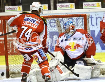 EBEL. Eishockey Bundesliga. EC KAC gegen EC Red Bull Salzburg.  Jamie Lundmark,  (KAC), Bernd Brueckler (Salzburg). Klagenfurt, am 28.10.2012.
Foto: Kuess 


---
pressefotos, pressefotografie, kuess, qs, qspictures, sport, bild, bilder, bilddatenbank