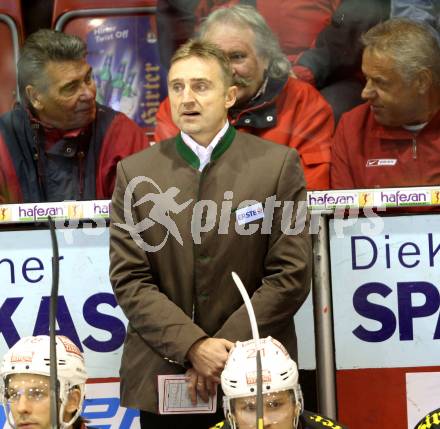 EBEL. Eishockey Bundesliga. EC KAC gegen EC Red Bull Salzburg.  Trainer Christian Weber (KAC). Klagenfurt, am 28.10.2012.
Foto: Kuess 


---
pressefotos, pressefotografie, kuess, qs, qspictures, sport, bild, bilder, bilddatenbank