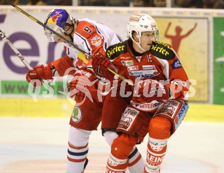 EBEL. Eishockey Bundesliga. EC KAC gegen EC Red Bull Salzburg. Paul Schellander,  (KAC), Justin Di Benedetto  (Salzburg). Klagenfurt, am 28.10.2012.
Foto: Kuess 


---
pressefotos, pressefotografie, kuess, qs, qspictures, sport, bild, bilder, bilddatenbank