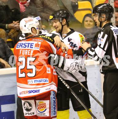 EBEL. Eishockey Bundesliga. EC KAC gegen Dornbirner Eishockey Club.   Kirk Furey,  (KAC), Robert Logan McMillian (Dornbirn). Klagenfurt, am 30.10.2012.
Foto: Kuess 


---
pressefotos, pressefotografie, kuess, qs, qspictures, sport, bild, bilder, bilddatenbank