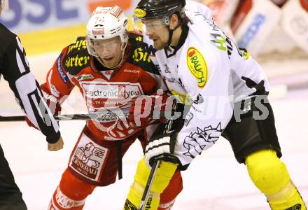 EBEL. Eishockey Bundesliga. EC KAC gegen Dornbirner Eishockey Club.   LUNDMARK Jamie (KAC), MACMILLAN Robert Logan (Dornbirn). Klagenfurt, am 30.10.2012.
Foto: Kuess 


---
pressefotos, pressefotografie, kuess, qs, qspictures, sport, bild, bilder, bilddatenbank