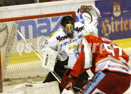 EBEL. Eishockey Bundesliga. EC KAC gegen Dornbirner Eishockey Club.   Tyler Myers,  (KAC), Patrick Desrochers (Dornbirn). Klagenfurt, am 30.10.2012.
Foto: Kuess 


---
pressefotos, pressefotografie, kuess, qs, qspictures, sport, bild, bilder, bilddatenbank