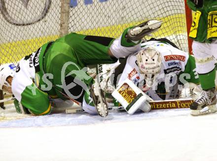 EBEL. Eishockey Bundesliga. EC KAC gegen HDD TELEMACH Olimpija Ljubljana.  Jerry Kuhn, Bostjan Groznik (Laibach). Klagenfurt, am 4.11.2012.
Foto: Kuess 


---
pressefotos, pressefotografie, kuess, qs, qspictures, sport, bild, bilder, bilddatenbank