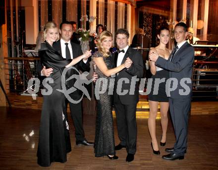 Fussball WAC. Schwarz weiss Redoute. Hannes Jochum, Marion Steflitsch, Waltraud und Dietmar Riegler, Patrick Pfennich mit Freundin Nadja. Wolfsberg, am 10.11.2012.
Foto: Kuess
---
pressefotos, pressefotografie, kuess, qs, qspictures, sport, bild, bilder, bilddatenbank