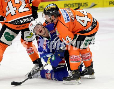 EBEL. Eishockey Bundesliga. EC VSV gegen Moser Medical Graz 99ers.  Mario Altmann, (VSV), Olivier Latendresse (Graz). Villach, am 14.11.2012.
Foto: Kuess 


---
pressefotos, pressefotografie, kuess, qs, qspictures, sport, bild, bilder, bilddatenbank
