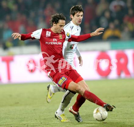 Fussball. Bundesliga. RZ Pellets WAC gegen FC Admira Wacker Moedling.  Mihret Topcagic, (WAC), Peter Poellhuber  (Moedling). Wolfsberg, 17.11.2012.
Foto: Kuess

---
pressefotos, pressefotografie, kuess, qs, qspictures, sport, bild, bilder, bilddatenbank