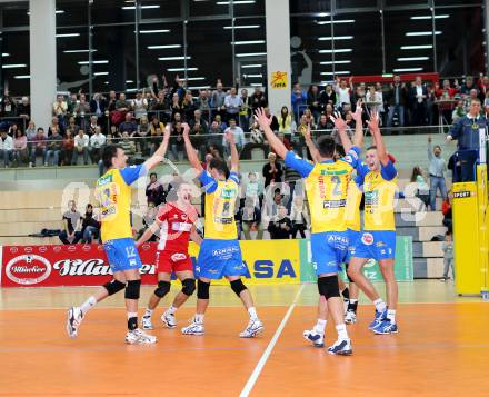 Volleyball. CEV-Cup. Aich/Dob gegen Calcit Kamnik. Jubel  (Aich/Dob). Bleiburg, 21.11.2012.
Foto: Kuess

---
pressefotos, pressefotografie, kuess, qs, qspictures, sport, bild, bilder, bilddatenbank