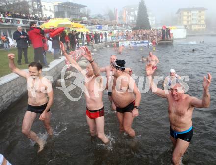 Neujahrsschwimmen. Reinhart Rohr, Herbert Gaggl. Velden, am 1.1.2013.
Foto: Kuess 
---
pressefotos, pressefotografie, kuess, qs, qspictures, sport, bild, bilder, bilddatenbank