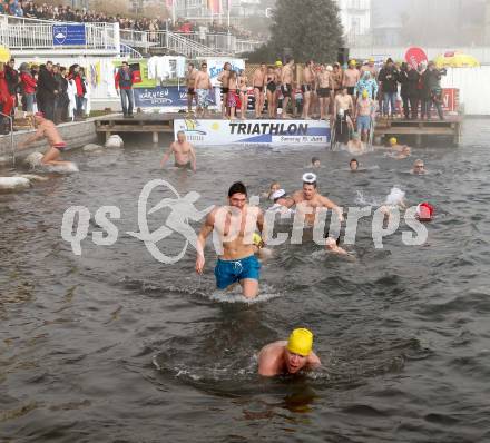 Neujahrsschwimmen. Velden, am 1.1.2013.
Foto: Kuess 
---
pressefotos, pressefotografie, kuess, qs, qspictures, sport, bild, bilder, bilddatenbank