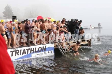 Neujahrsschwimmen.  Velden, am 1.1.2013.
Foto: Kuess 
---
pressefotos, pressefotografie, kuess, qs, qspictures, sport, bild, bilder, bilddatenbank