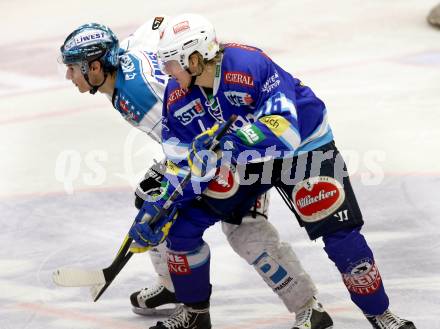 EBEL. Eishockey Bundesliga. EC VSV gegen EHC LIWEST Linz. Daniel Nageler,  (VSV),  Daniel Oberkofler (Linz). Villach, am 19.2.2013.
Foto: Kuess 


---
pressefotos, pressefotografie, kuess, qs, qspictures, sport, bild, bilder, bilddatenbank