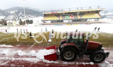 Fussball Bundesliga. RZ Pellets WAC. Schneeraeumung Lavanttal Arena. Wolfsberg, am 25.2.2013.
Foto: Kuess
---
pressefotos, pressefotografie, kuess, qs, qspictures, sport, bild, bilder, bilddatenbank