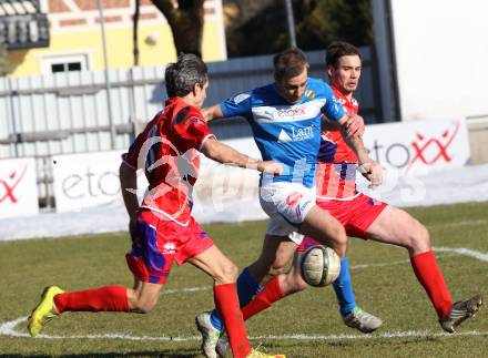 Fussball. Regionalliga Mitte. VSV gegen SAK. Reich Marco (VSV), Riedl Thomas, Patrick Lausegger, (SAK).. Villach, 16.3.2013.
Foto: Kuess
---
pressefotos, pressefotografie, kuess, qs, qspictures, sport, bild, bilder, bilddatenbank