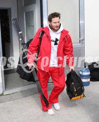 Eishockey. Bundesliga. KAC. Abfahrt mit dem KAC Bus nach Linz. Tom Zanoski. Klagenfurt, 21.3.2013.
Foto: Kuess
---
pressefotos, pressefotografie, kuess, qs, qspictures, sport, bild, bilder, bilddatenbank