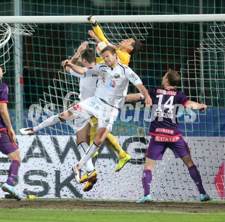 Fussball. OEB Cup.  RZ Pellets WAC gegen Austria Wien. Ruben Rivera, Boris Huettenbrenner, (WAC), Heinz Lindner, Manuel Ortlechner  (Austria Wien). Wolfsberg, 17.4.2013.
Foto: Kuess

---
pressefotos, pressefotografie, kuess, qs, qspictures, sport, bild, bilder, bilddatenbank