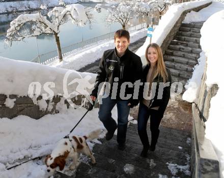 Eishockey. VSV.  Derek Damon mit Freundin Andrea. Villach, 19.1.2013.
Foto: Kuess
---
pressefotos, pressefotografie, kuess, qs, qspictures, sport, bild, bilder, bilddatenbank