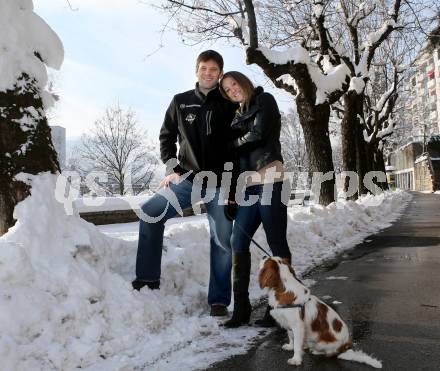 Eishockey. VSV.  Derek Damon mit Freundin Andrea. Villach, 19.1.2013.
Foto: Kuess
---
pressefotos, pressefotografie, kuess, qs, qspictures, sport, bild, bilder, bilddatenbank
