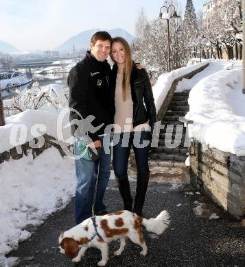 Eishockey. VSV.  Derek Damon mit Freundin Andrea. Villach, 19.1.2013.
Foto: Kuess
---
pressefotos, pressefotografie, kuess, qs, qspictures, sport, bild, bilder, bilddatenbank
