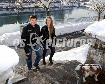 Eishockey. VSV.  Derek Damon mit Freundin Andrea. Villach, 19.1.2013.
Foto: Kuess
---
pressefotos, pressefotografie, kuess, qs, qspictures, sport, bild, bilder, bilddatenbank