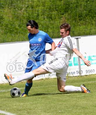 Fussball. Unterliga Ost. ASV gegen Globasnitz. Rabl Hans Christian (ASV), Woelbl Gerald (K) (Globasnitz). Klagenfurt, 26.6.2013.
Foto: Kuess 
---
pressefotos, pressefotografie, kuess, qs, qspictures, sport, bild, bilder, bilddatenbank