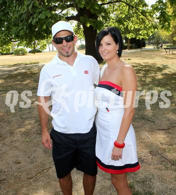 Eishockey. Bundesliga. KAC. Schifffahrt am Woerthersee. Thomas Koch mit Freundin Jennifer. 8.8.2013.
Foto: Kuess
---
pressefotos, pressefotografie, kuess, qs, qspictures, sport, bild, bilder, bilddatenbank