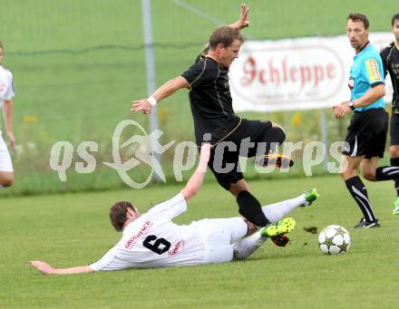 Fussball. Unterliga Ost. Koettmannsdorf gegen Gmuend. Laslo Rozgonji(Koettmannsdorf), Philipp Platzer (Gmuend). Koettmannsdorf, 25.8.2013.
Foto: Kuess
---
pressefotos, pressefotografie, kuess, qs, qspictures, sport, bild, bilder, bilddatenbank