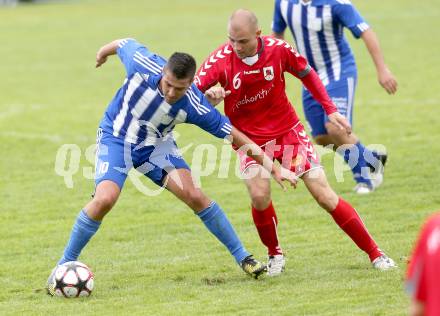 Fussball 1. Klasse D. Gallizien gegen Rueckersdorf. Hasan Dizdarevic,  (Gallizien), Mario Ivkic (Rueckersdorf). Gallizien, am 25.8.2013.
Foto: Kuess
---
pressefotos, pressefotografie, kuess, qs, qspictures, sport, bild, bilder, bilddatenbank